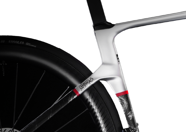 前后呼应的
棱线风格